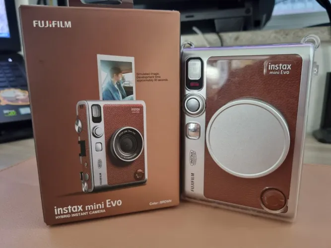 Câmera Instax Mini EVO Fujifilm