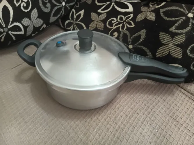 Panela de pressão Nigro Press 3.0 litros fundo Grosso nova