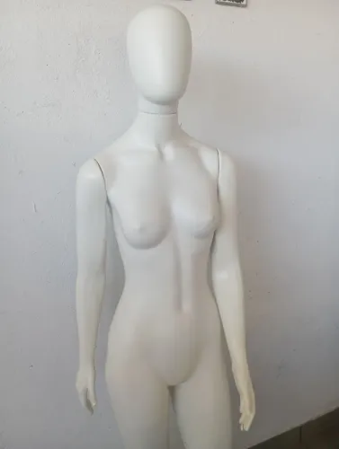 Maniquim branco corpo inteiro