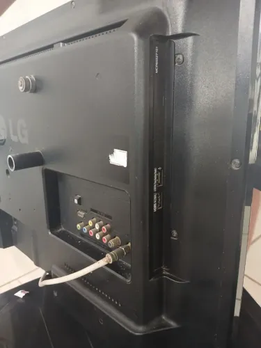 Televisão LG 32 polegadas (com avaria)