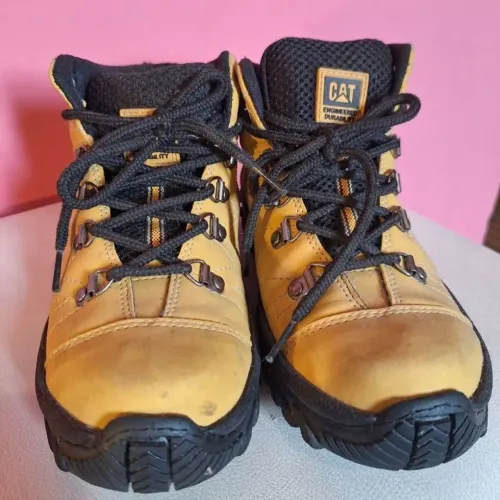 Bota cat 