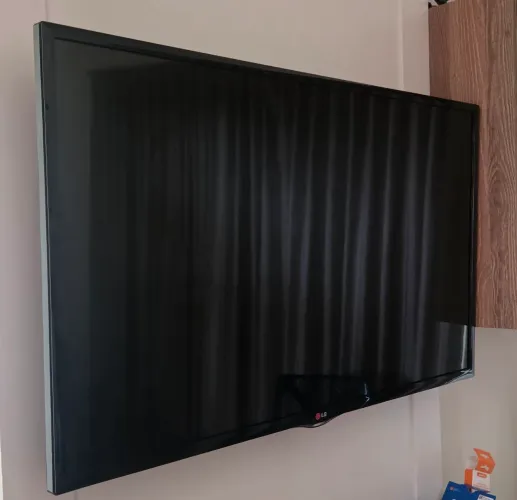 Tv LG 42 LN5700 tela quebrada.