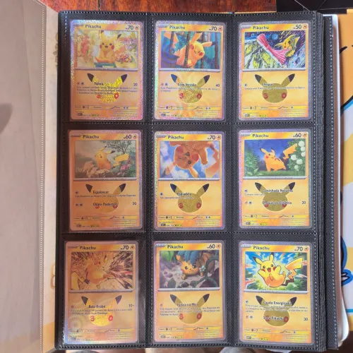 Cartas pokémon - Fichário 30 anos + 9 pikachus