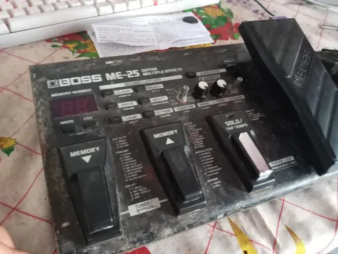 Pedaleira Guitarra BOSS ME25 COM FONTE