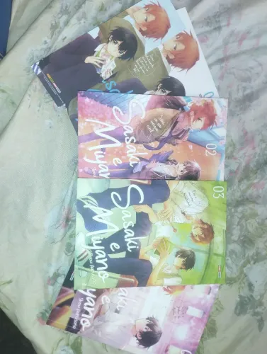 sasaki and miyano vol 1 ao 4 com marca página