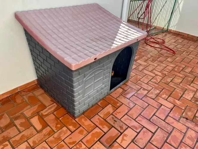 Casinha plástica para cachorro grande Mokoi G - usada, ótima, Valinhos/SP