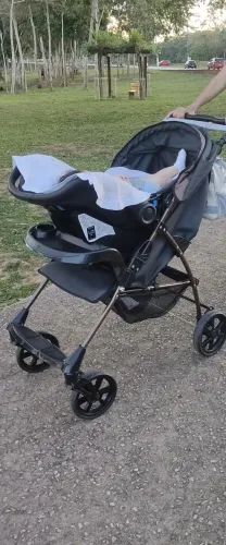 Carrinho e bebê conforto