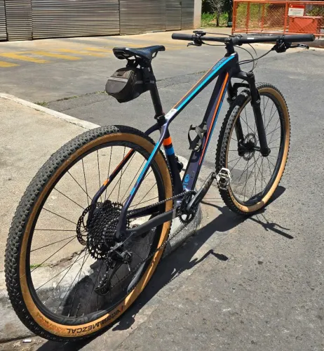 Bicicleta MTB Soul Vesuvio Carbono Sram NX 12v Judy Gold Tubeless Tamanho M