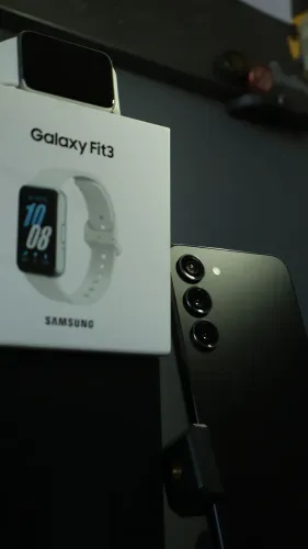 S23 256gb usado + Galaxy Fit 3 branca (PRA VENDER LOGO)