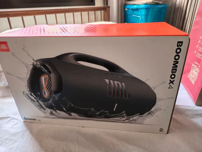 Boombox 4 JBL nova, lacrada e com nota fiscal