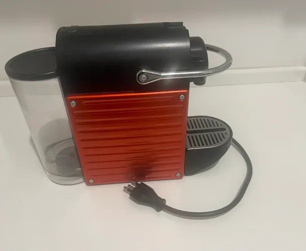 Cafeteira Nespresso Pixie Elétrica (Vermelha) - Usada, bom Estado
