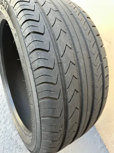 Pneu Onyx 245/40R18 97w