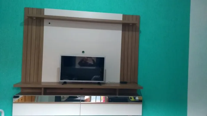 RACK COM PAINEL RIPADO PARA TV