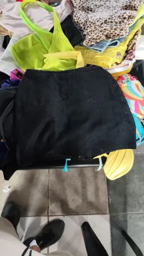 Saia Jeans Preta Curta Com Botões Frontais Prateados