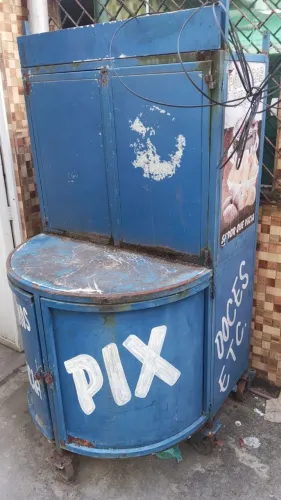 Vendo barraca com portas e rodinhas 