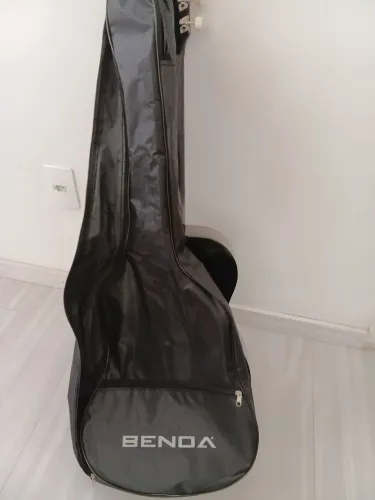 Violão com capa novinho