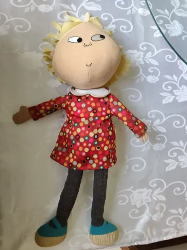Pelúcia boneca LOLA do desenho Charlie e Lola