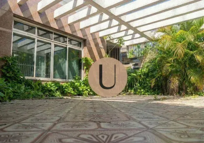 SOBRADO COM 4 DORM., 2 SUÍTES, COZINHA, ÁREA GOURMET, PISCINA, QUINTAL, 4 VAGAS. 263 m² -