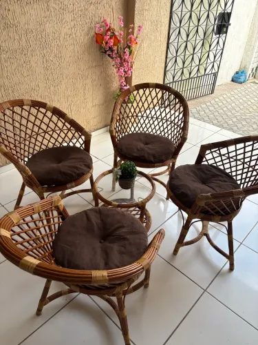 Conjunto de cadeiras com mesa (bambu)