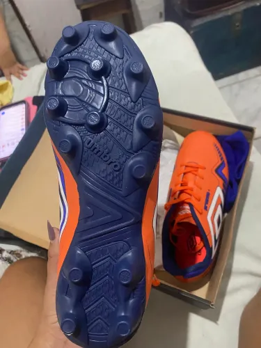 Vendo essa chuteira nova na caixa