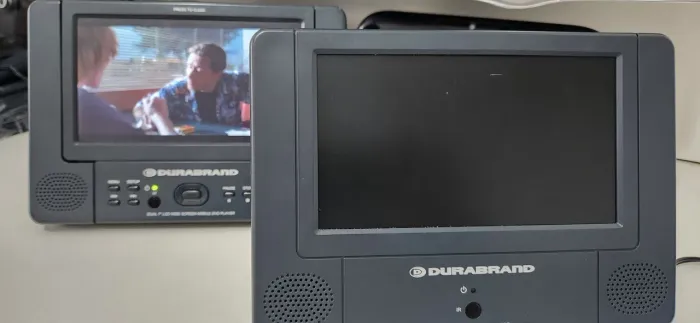 Dvd Portatil 2 telas entrada av para Game