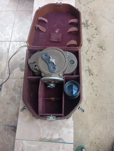Câmera antiga BELL HOWELL