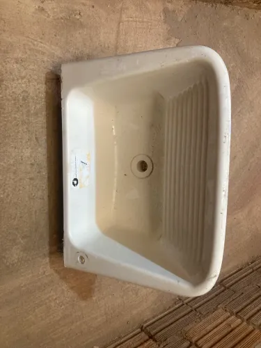 Vendo uma pia tanquinho de mármore, nova