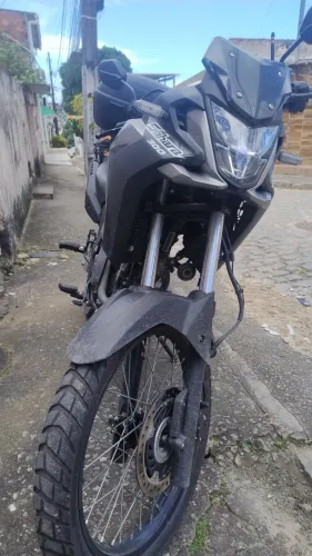 Sahara 300 25/25 com apenas 4.200km