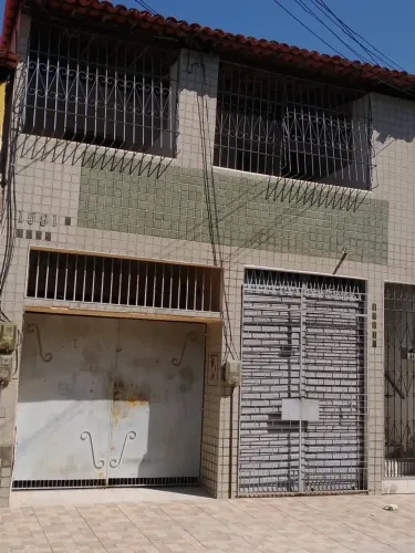 Imóvel para aluguel possui 150 metros quadrados com 2 quartos em Parreão - Fortaleza - CE