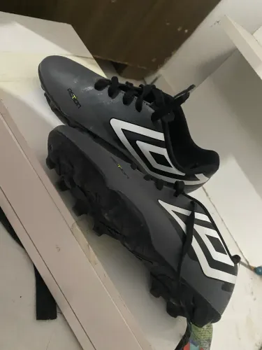 Chuteira adidas tamanho 32