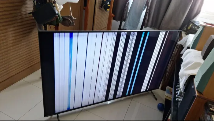Tv Philips modelo The One Pug 8808/78 de 65 com defeito 