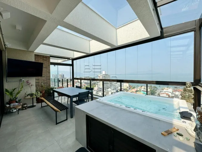 Cobertura com vista panorâmica