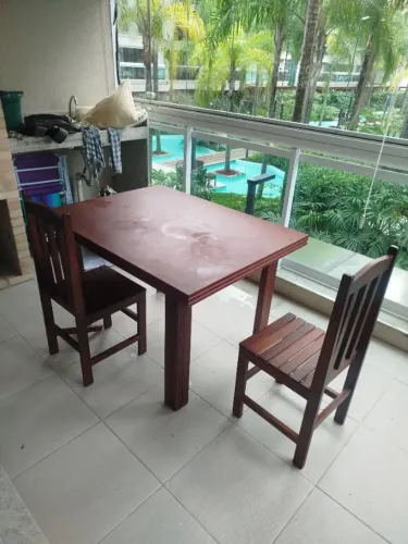 Mesa de jantar 4 lugares quadrada 