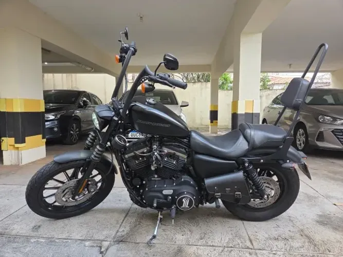 Harley Davidson XL 883N IRON