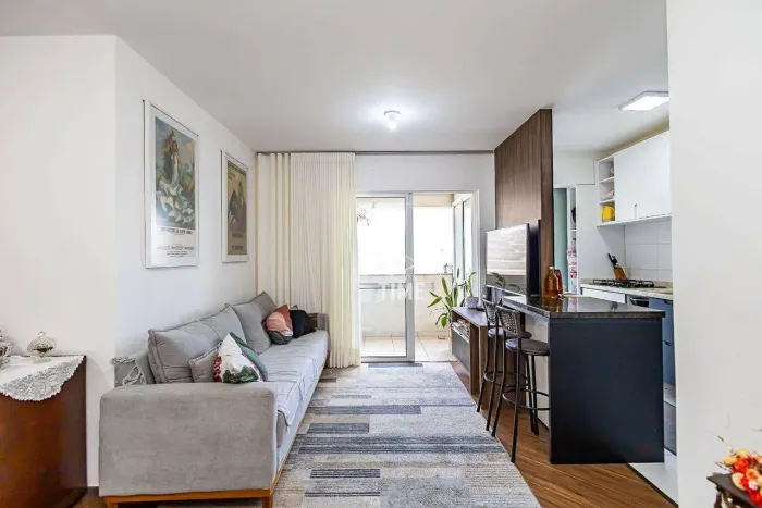 Apartamento no Cabral  2 dormitórios, varanda gourmet e lazer completo