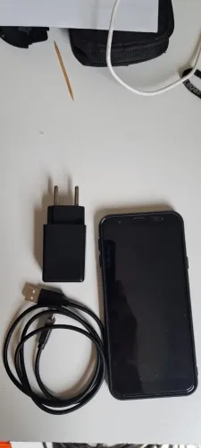 Celular Samsung Galaxy J4 Core 1GB com defeito na tela