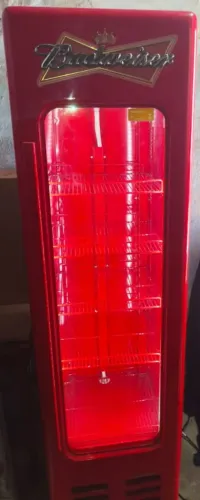 Geladeira Expositora Slim Budweiser