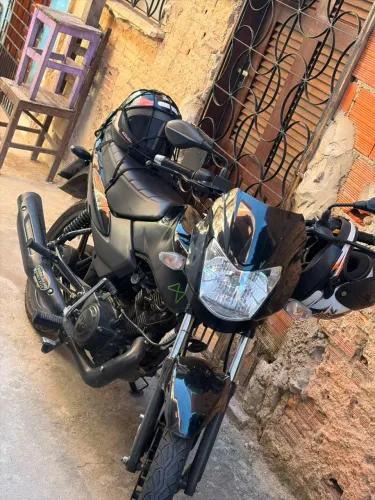Uma moto muito boa pra trabalho , e comida  já está quitada , tresfere pro seu nome 