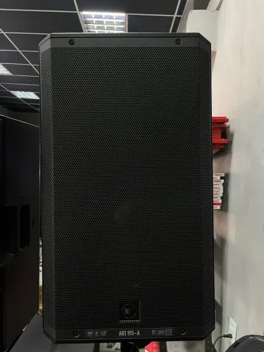 Caixa de som amplificada Rcf Art 915