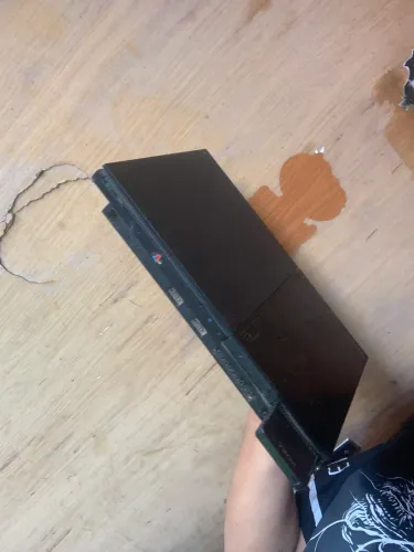Vendendo PlayStation original com 20 jogos 2 manete e sou 1 dono