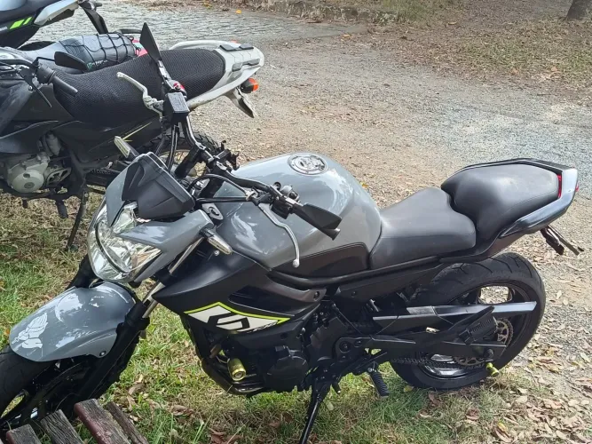 Xj6 vendo ou troco por carro no mesmo valor