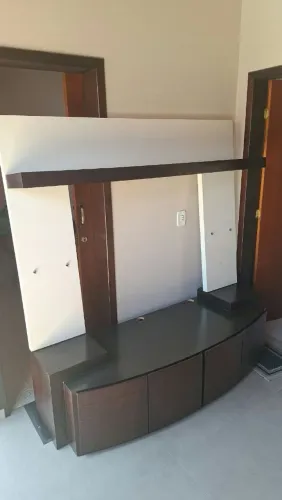 Vendo estande de sala usada. Altura 1,81cm, comprimento 1,71 cm e profundidade de 0,61 cm.