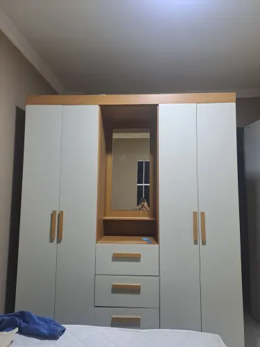 Guarda roupa novo