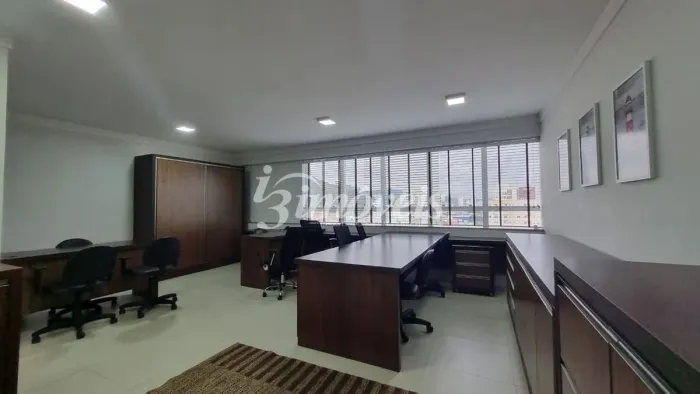 Sala Comercial para Locação Anual mobiliada, 39,09m² privativos, Bairro Centro, Itajaí-SC