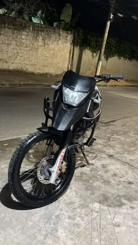 Vendo XRE 300 2015 chamar no WhatsApp *