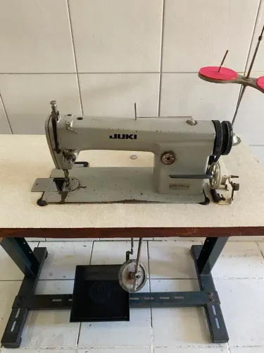 Máquina de costura Reta