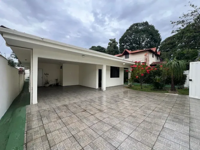 CASA 3 QUARTOS/ SUITES NO BAIRRO BANDEIRANTES- VENDA
