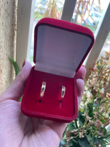 vende-se aliança de casamento de ouro 10k