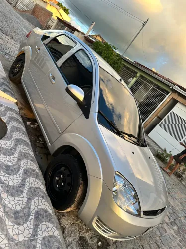 Ford Fiesta Sed. 1.6 8V Flex 4P 2006