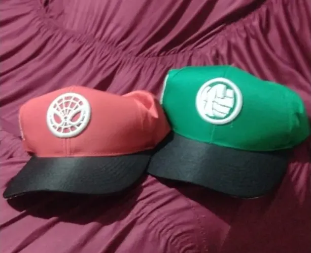 Kit boné infantil Marvel 2 unidade